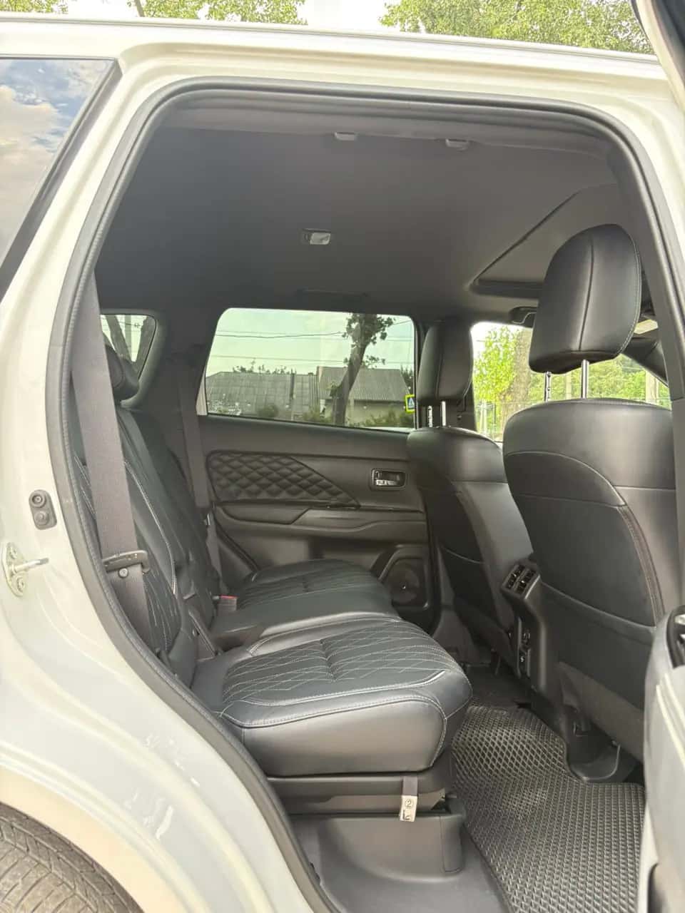 Mitsubishi Outlander - fotografia 13