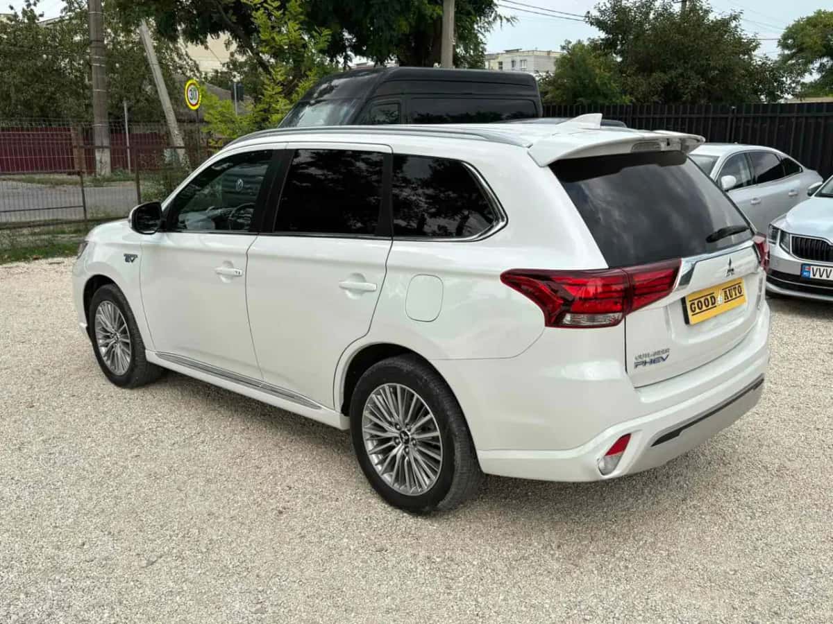 Mitsubishi Outlander - fotografia 6