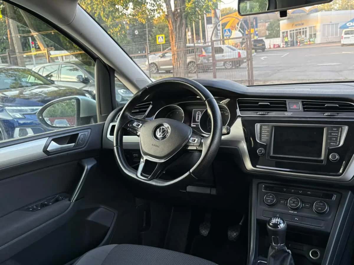 Volkswagen Touran - fotografia 12
