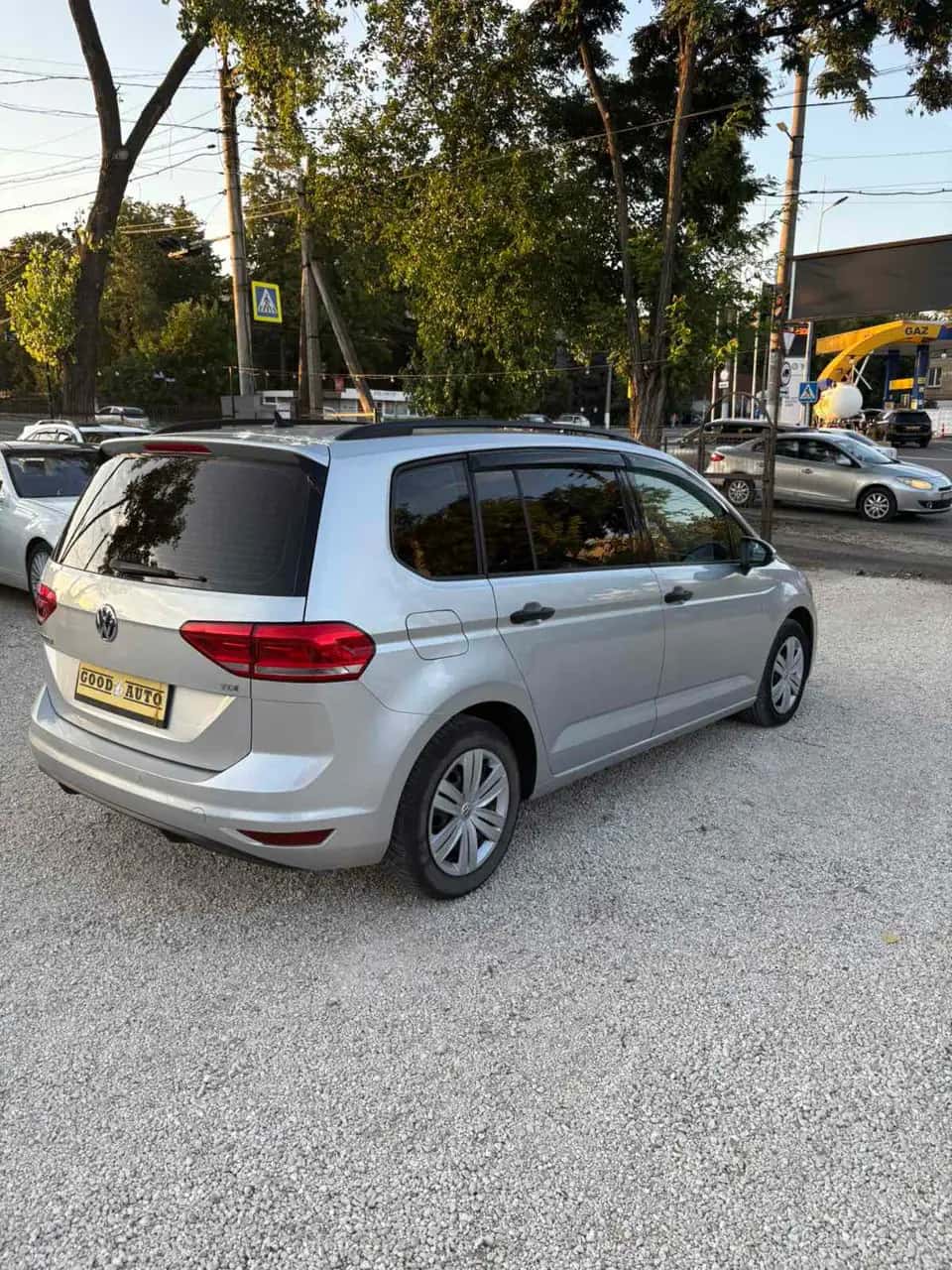 Volkswagen Touran - fotografia 8