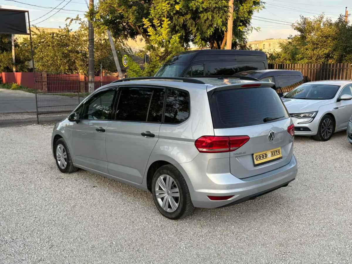 Volkswagen Touran - fotografia 10
