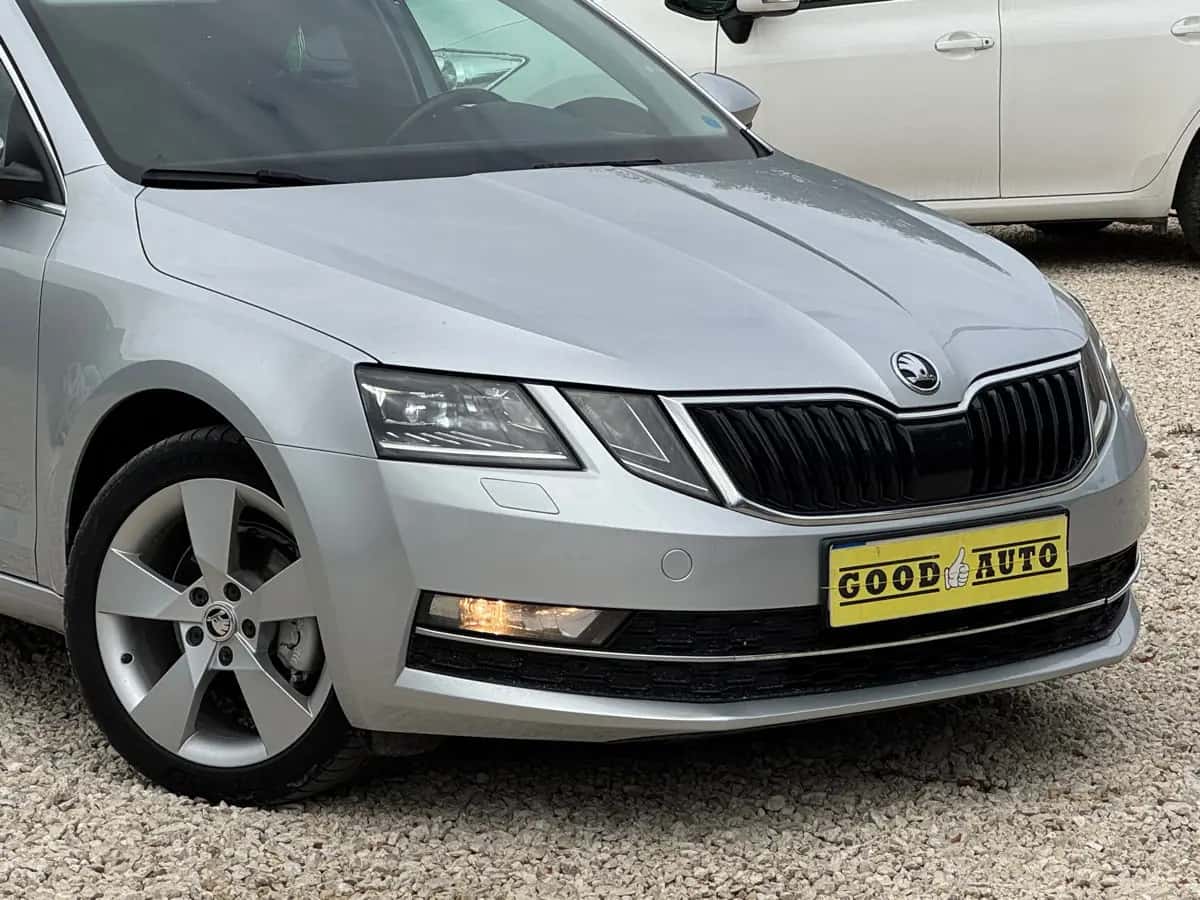 Skoda Octavia - fotografia 2