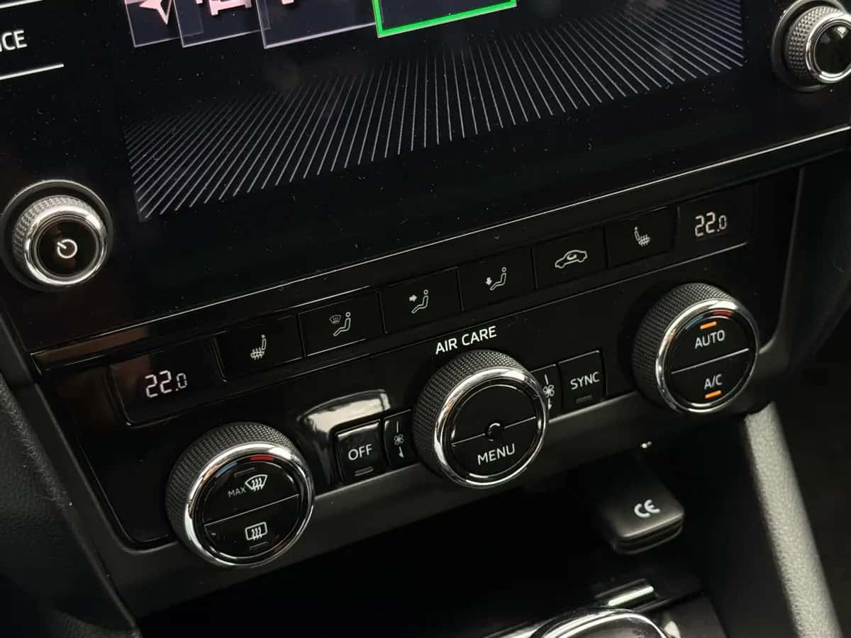 Skoda Octavia - fotografia 13