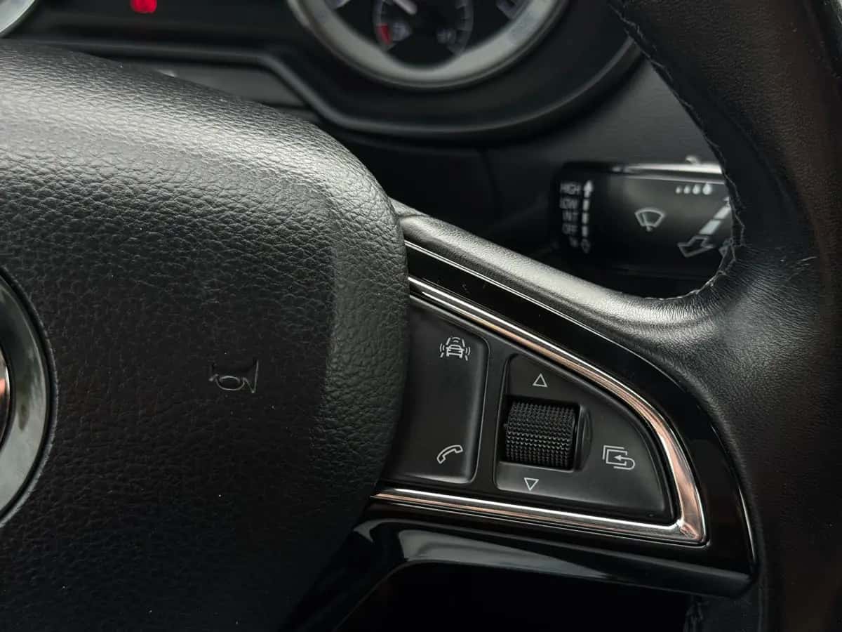 Skoda Octavia - fotografia 15