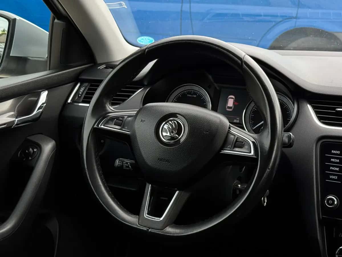 Skoda Octavia - fotografia 18