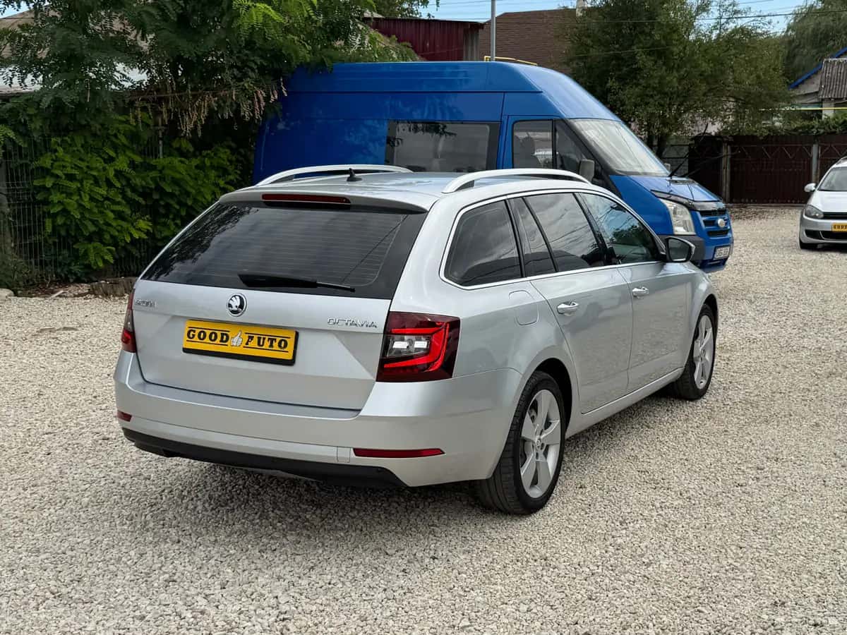 Skoda Octavia - fotografia 5