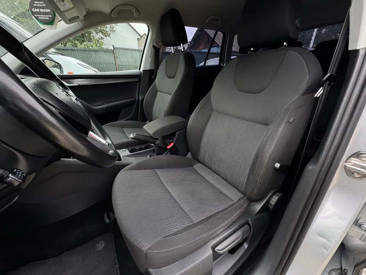 Skoda Octavia - fotografia 10