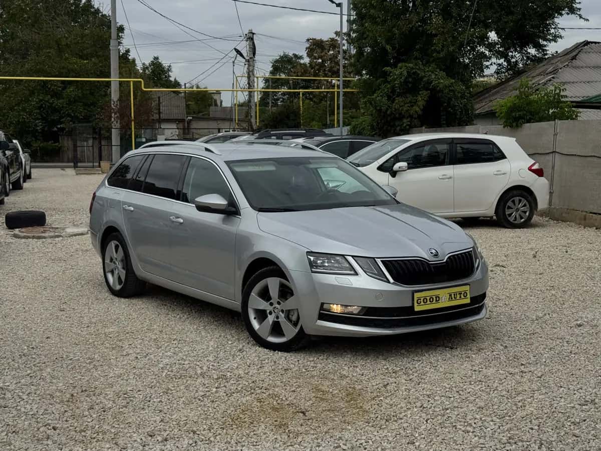 Skoda Octavia - fotografia 1