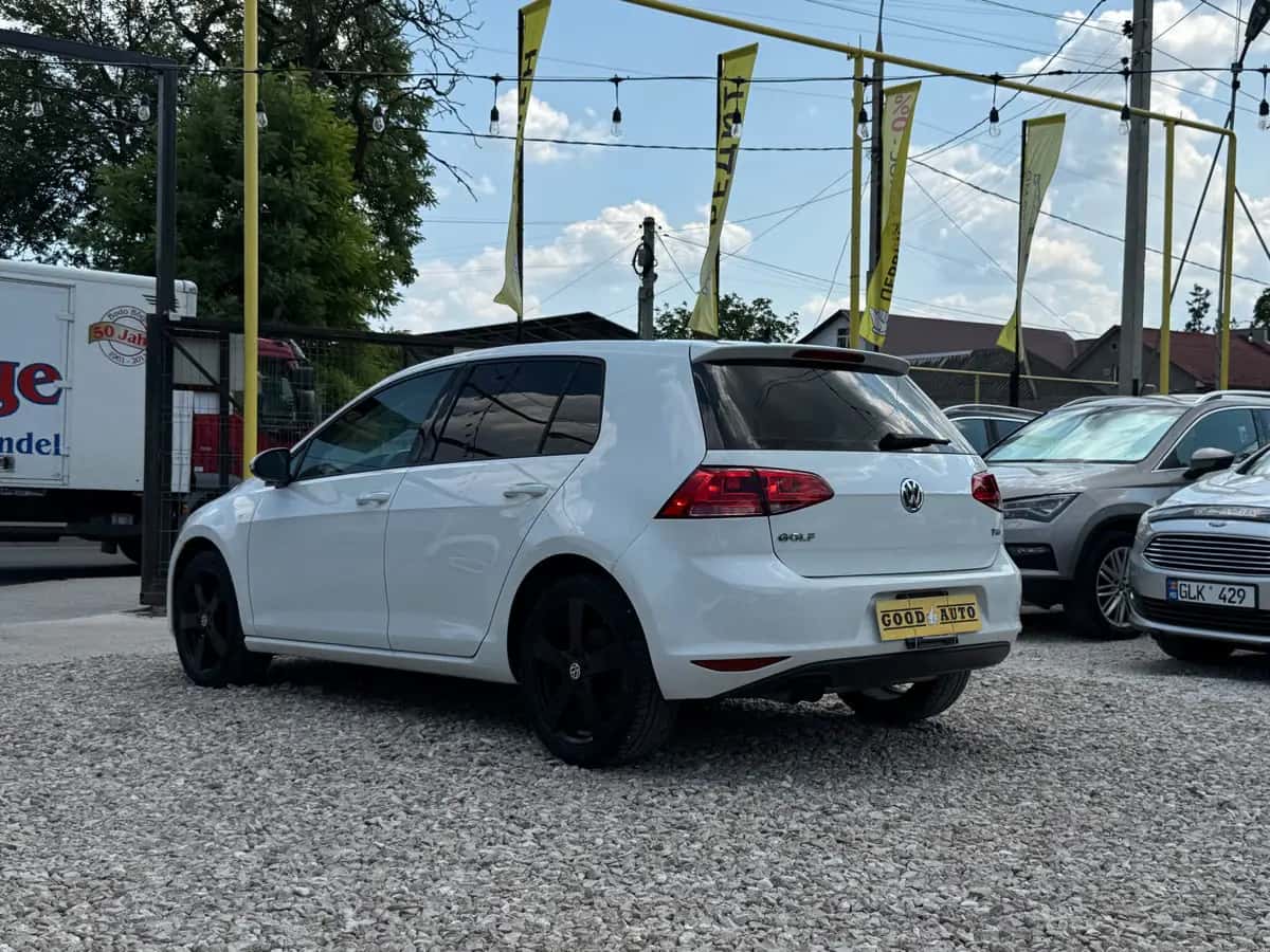 Volkswagen Golf - fotografia 6