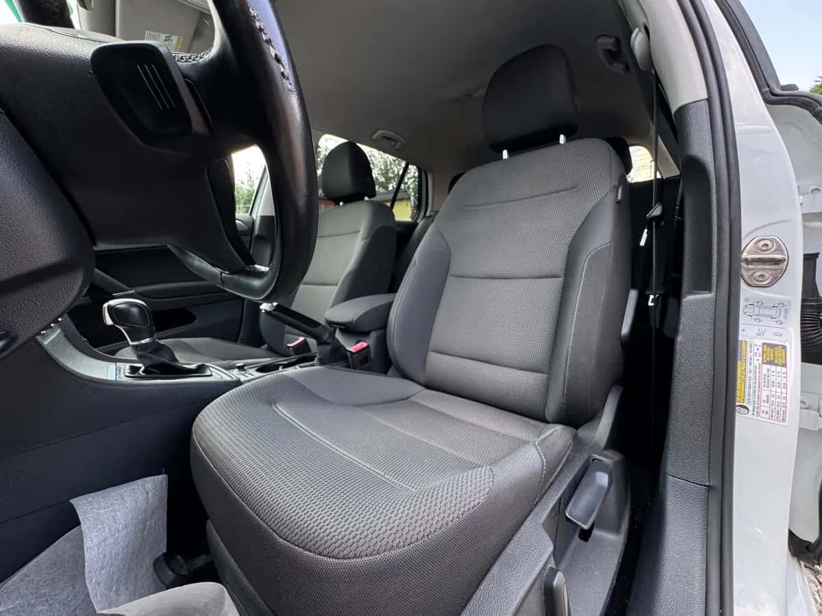 Volkswagen Golf - fotografia 9