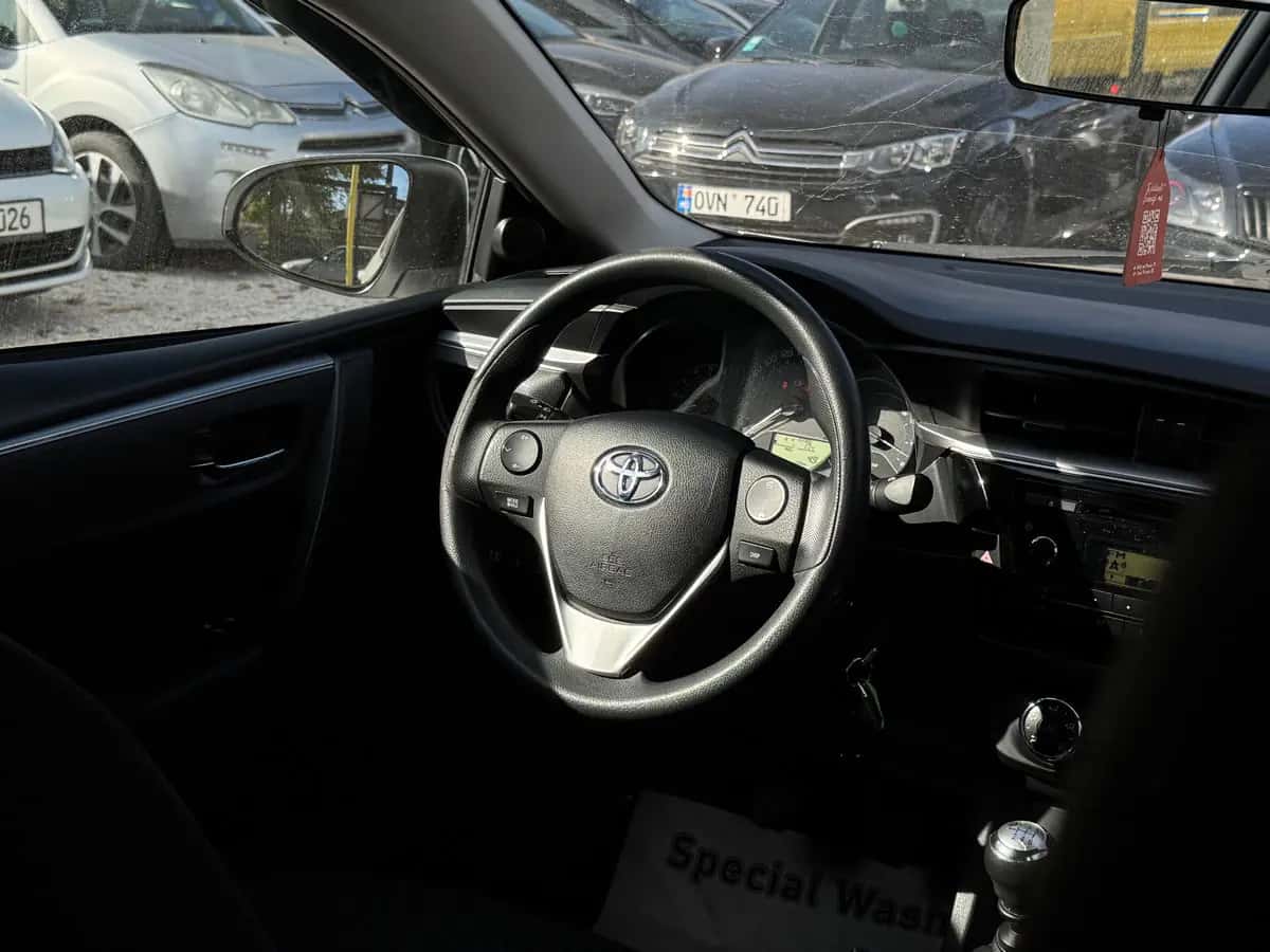 Toyota Corolla - fotografia 15