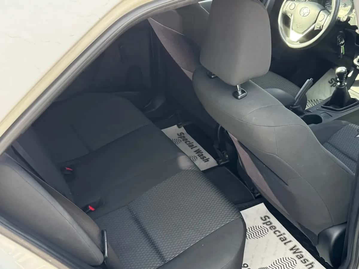 Toyota Corolla - fotografia 8