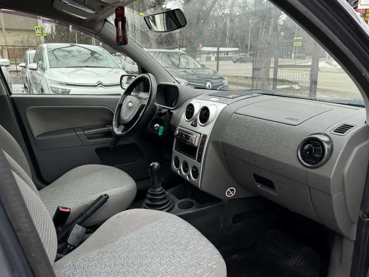 Ford Fusion - fotografia 9