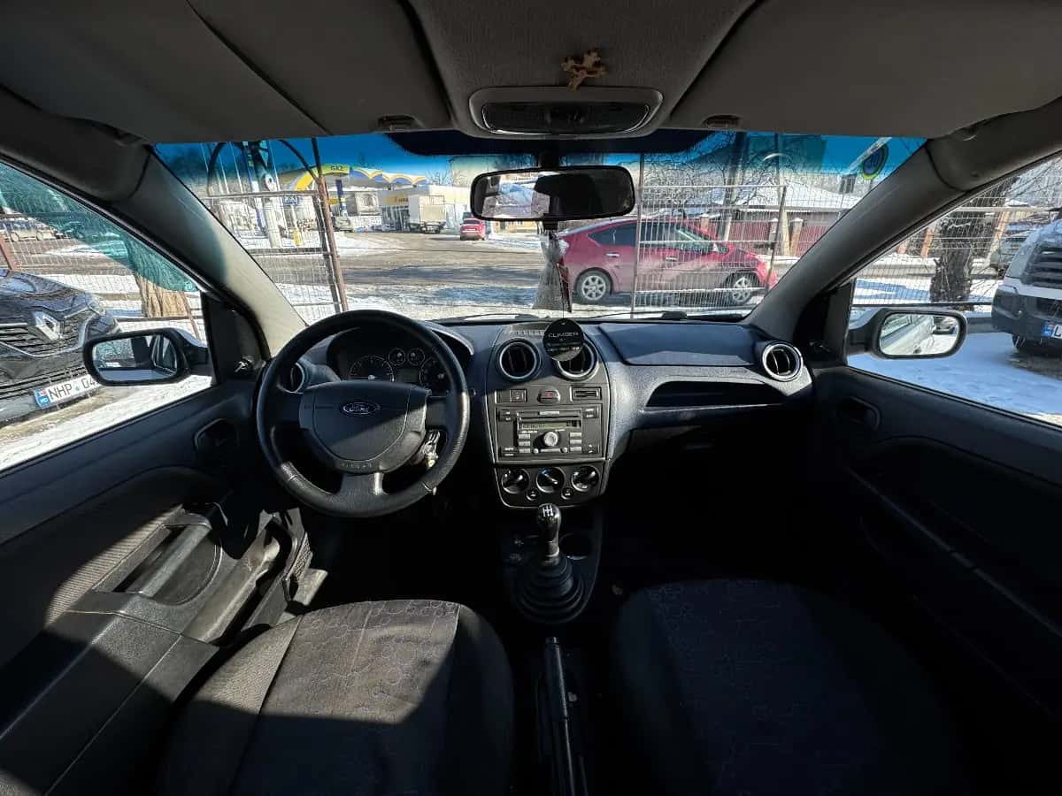 Ford Fiesta - fotografia 12