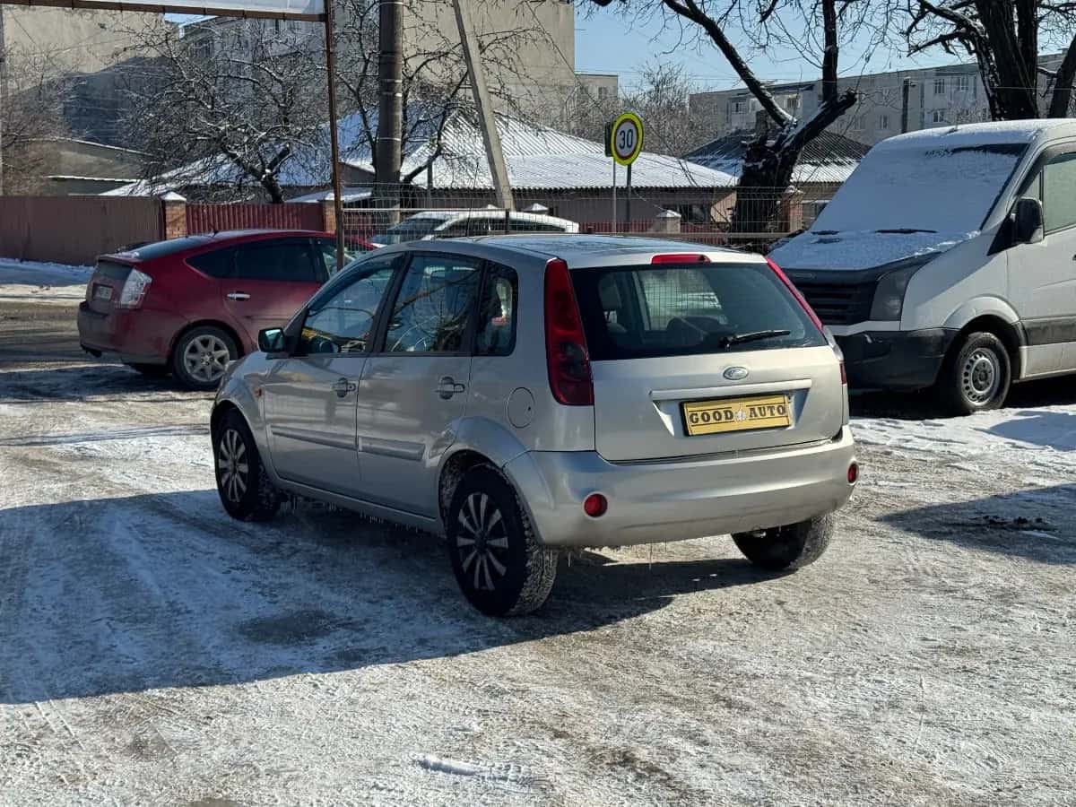 Ford Fiesta - fotografia 5