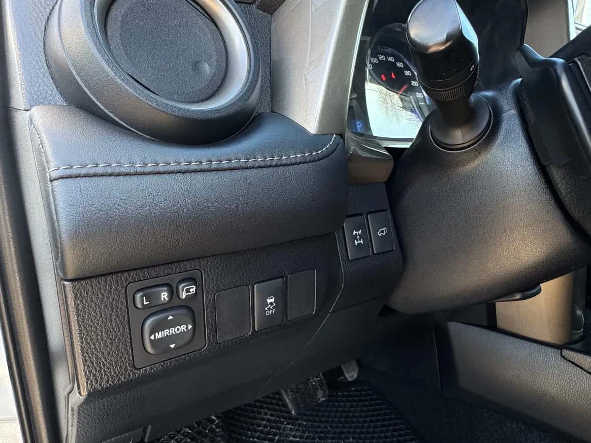 Toyota Rav 4 - fotografia 12