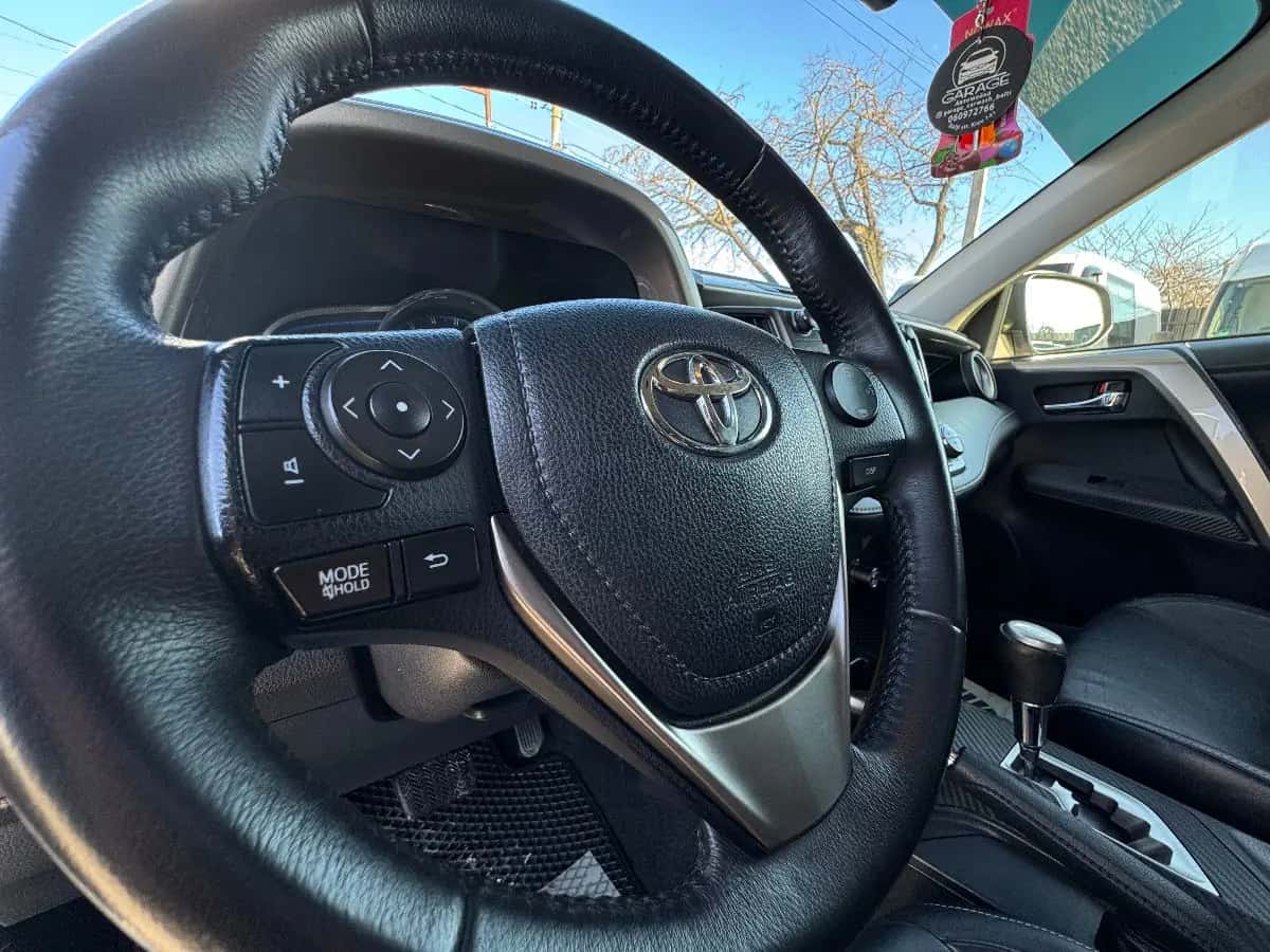 Toyota Rav 4 - fotografia 13