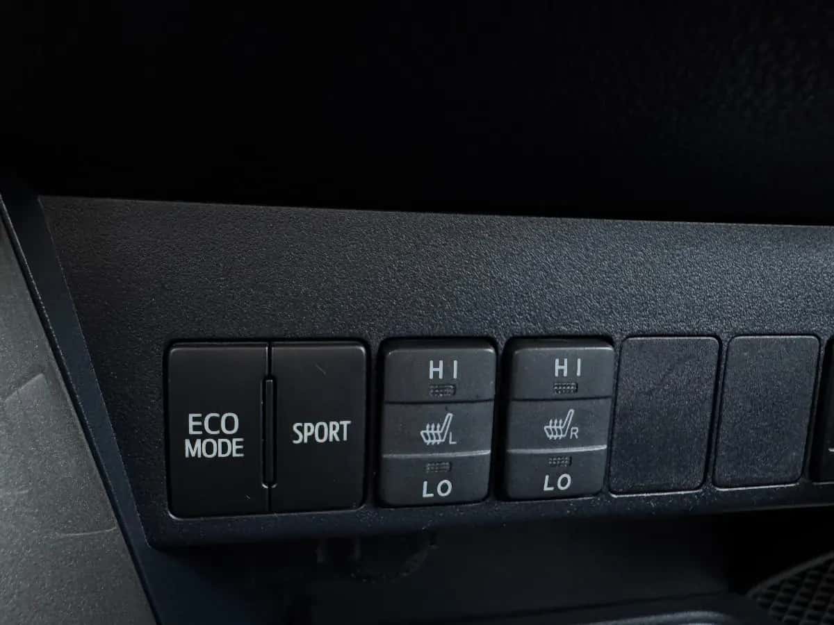 Toyota Rav 4 - fotografia 18