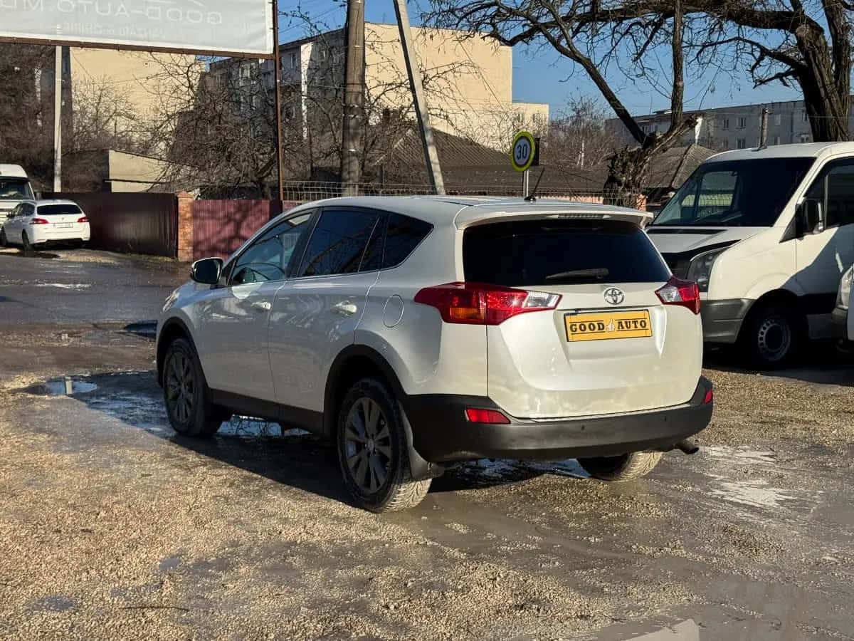 Toyota Rav 4 - fotografia 5