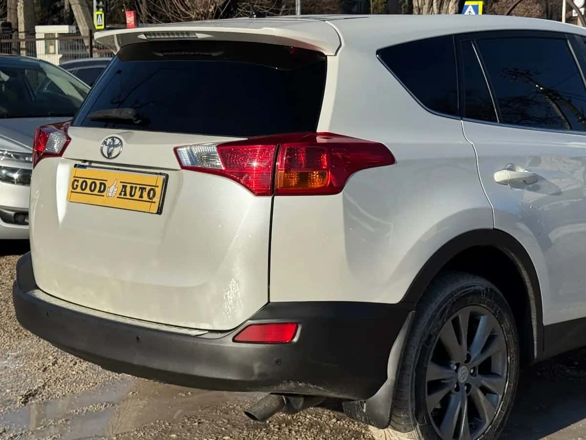 Toyota Rav 4 - fotografia 8