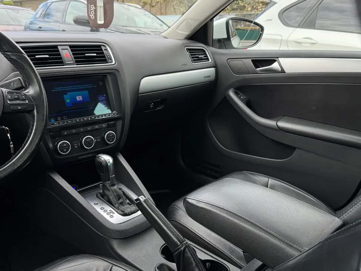 Volkswagen Jetta - fotografia 11