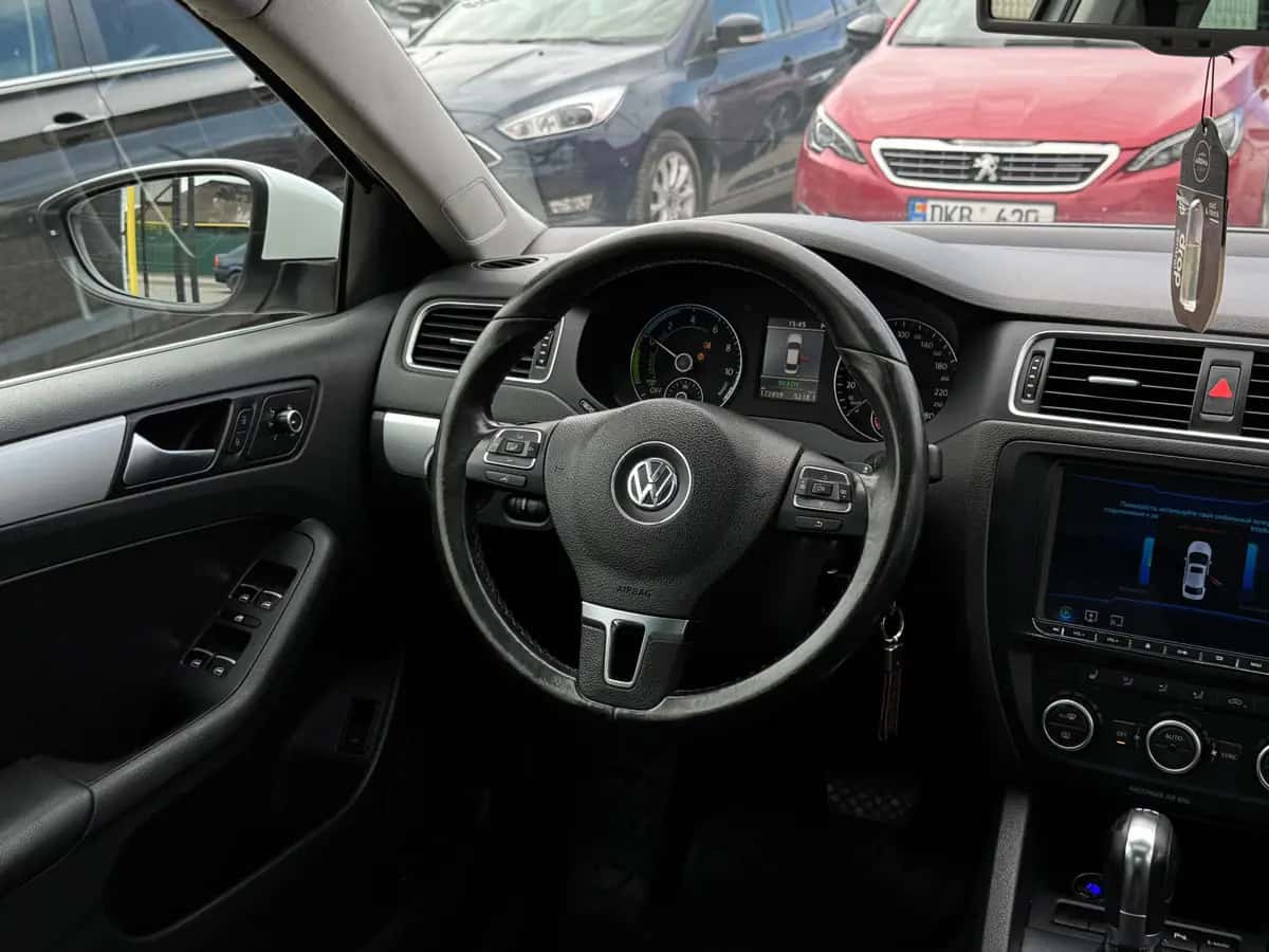 Volkswagen Jetta - fotografia 17