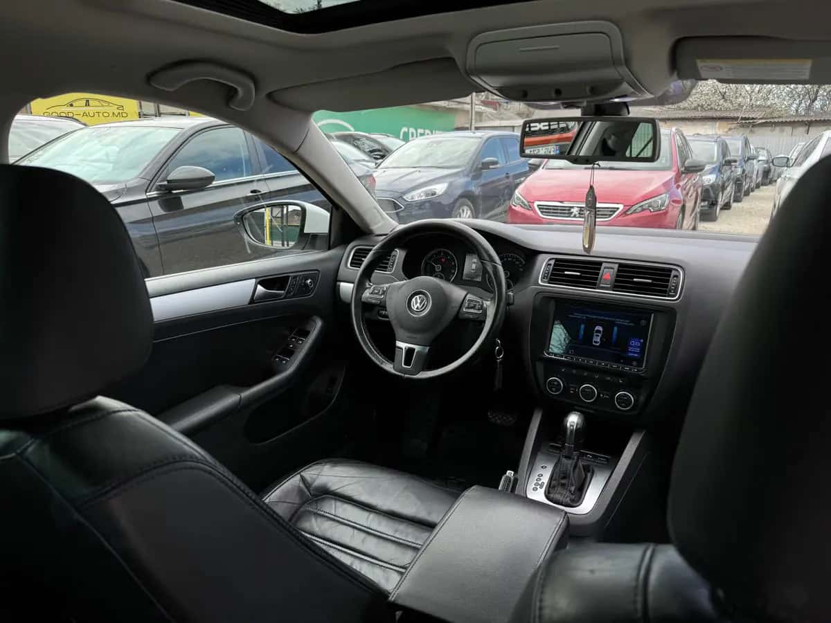 Volkswagen Jetta - fotografia 18