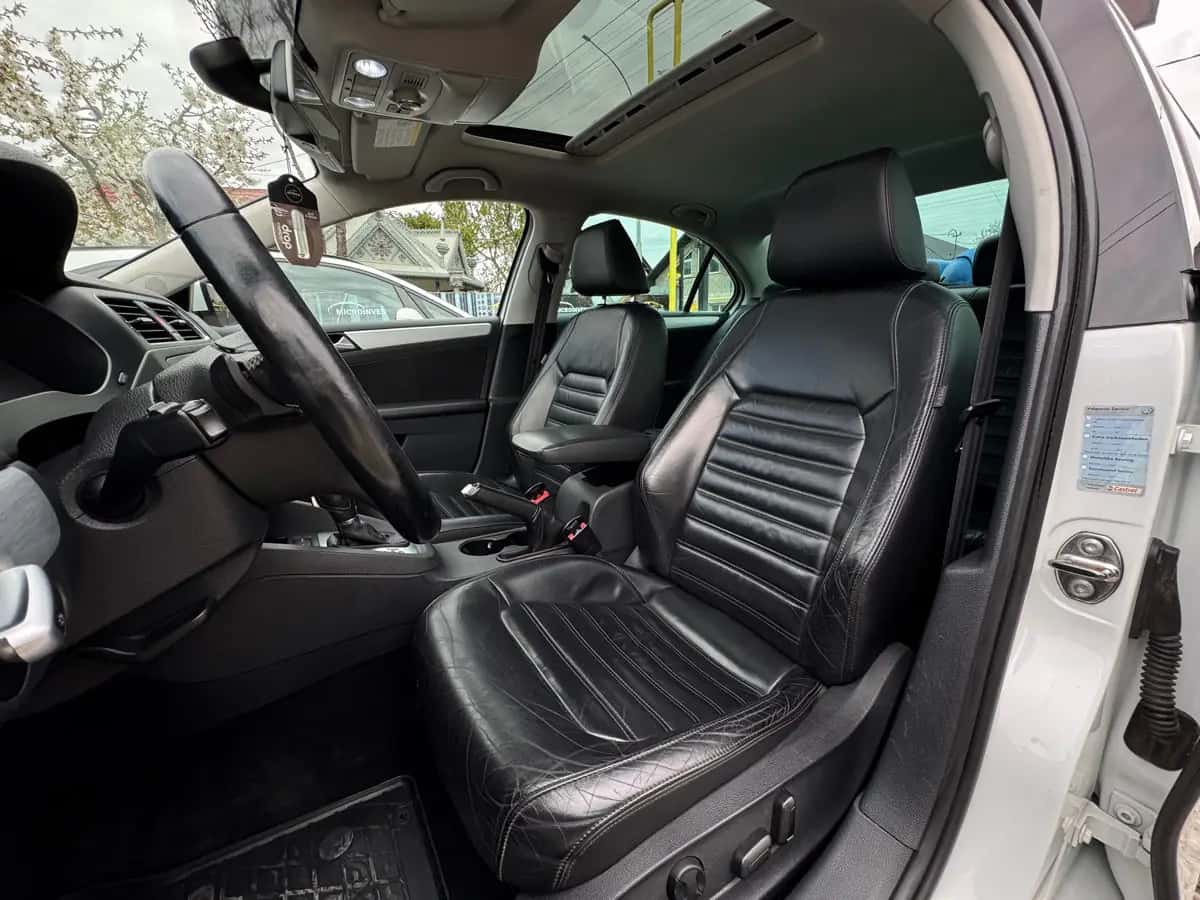 Volkswagen Jetta - fotografia 10