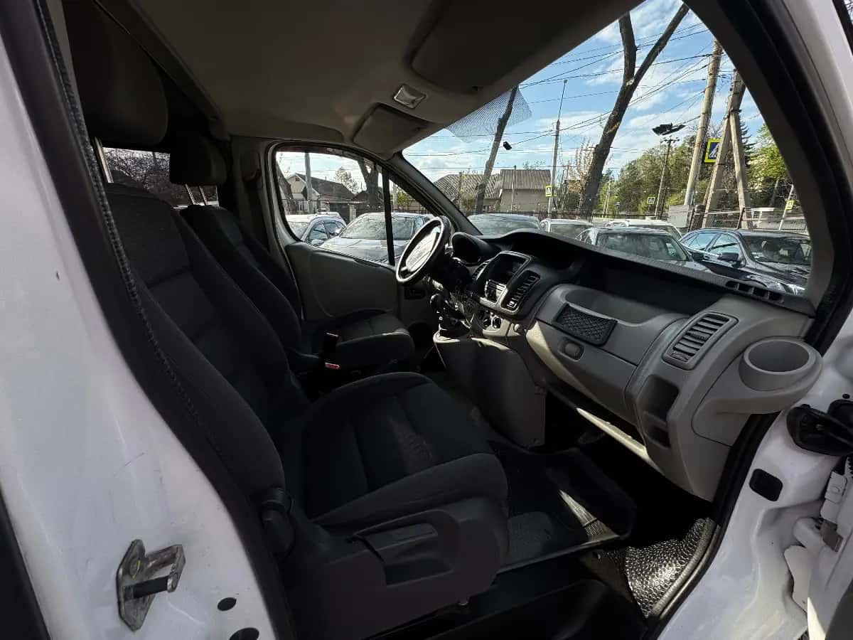 Nissan Primastar - fotografia 11