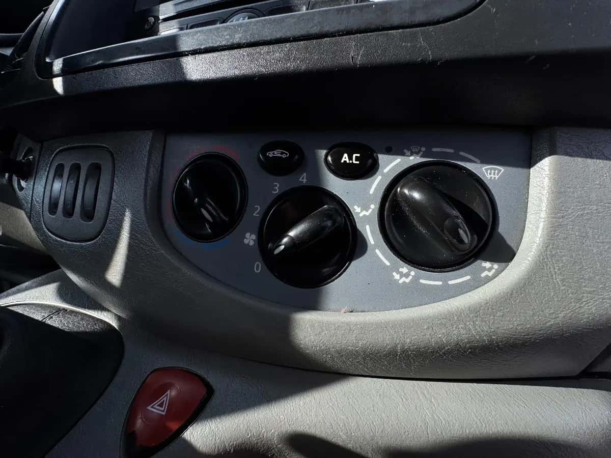 Nissan Primastar - fotografia 12