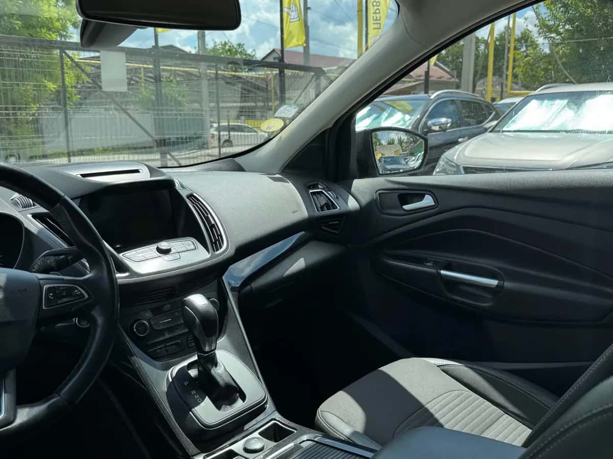 Ford Kuga - fotografia 12
