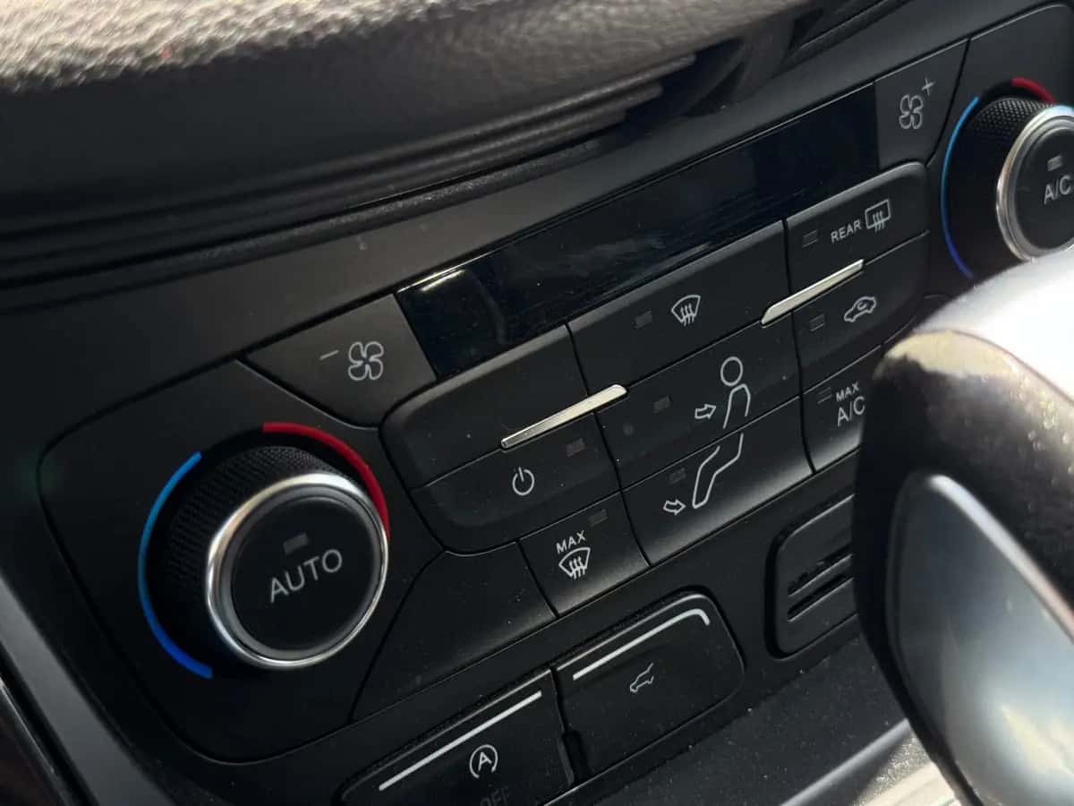 Ford Kuga - fotografia 14