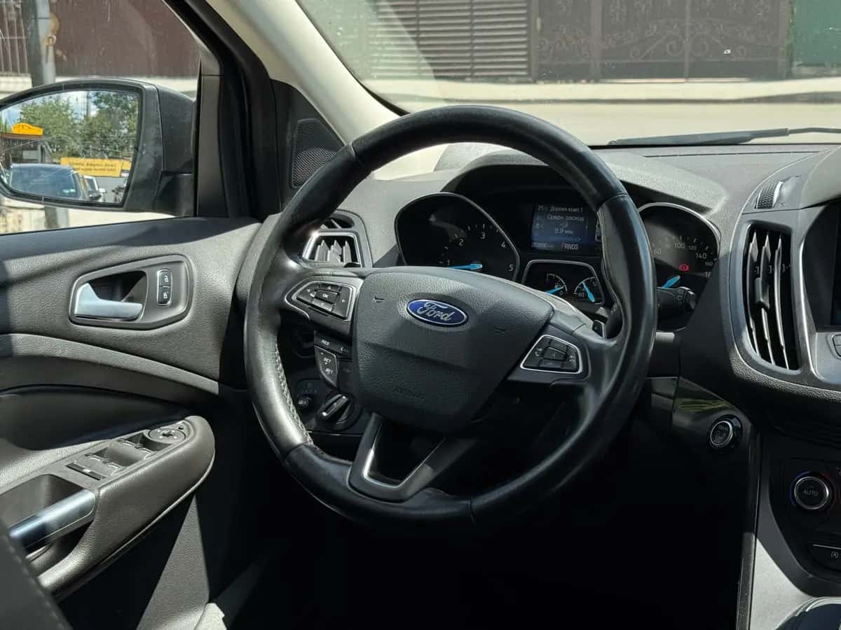 Ford Kuga - fotografia 16