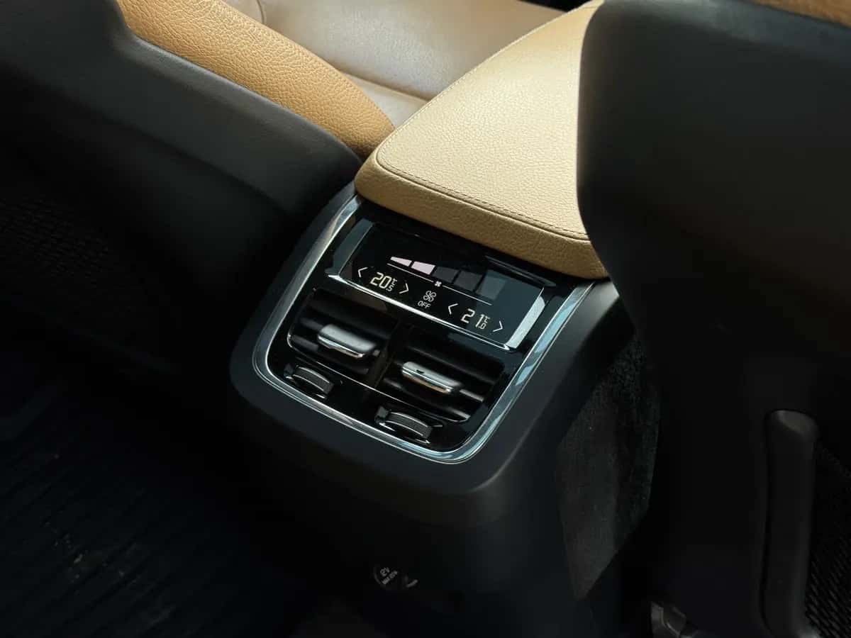 Volvo XC90 - fotografia 10