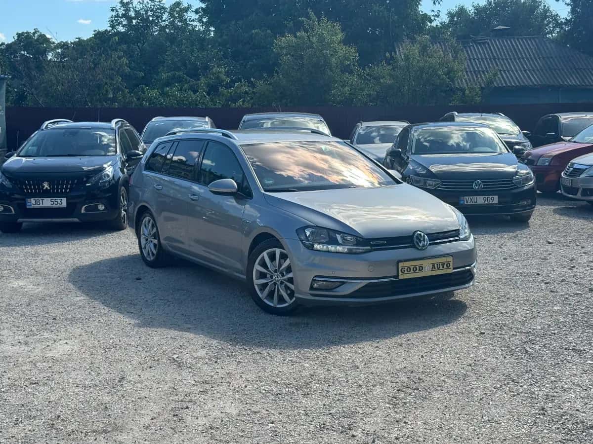 Volkswagen Golf - fotografia 1