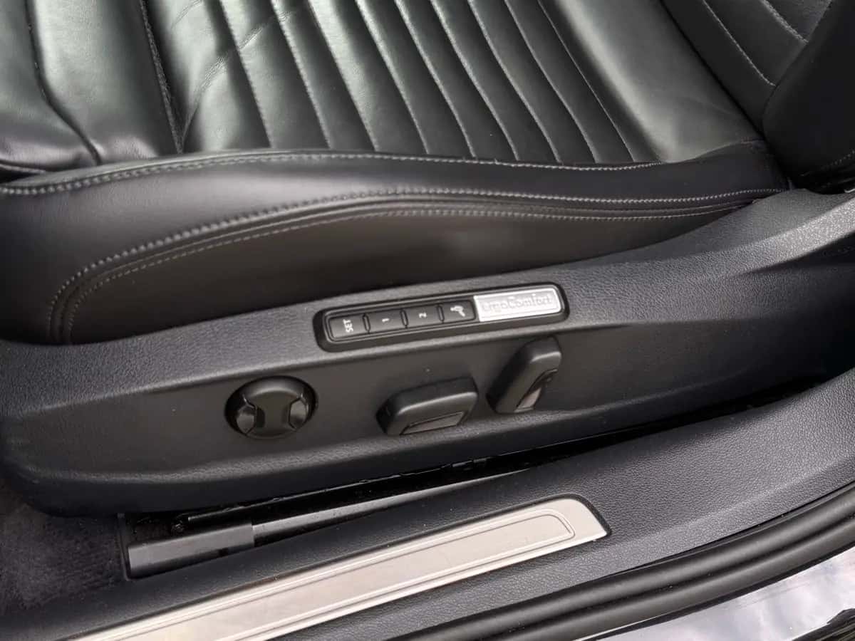 Volkswagen Passat - fotografia 11