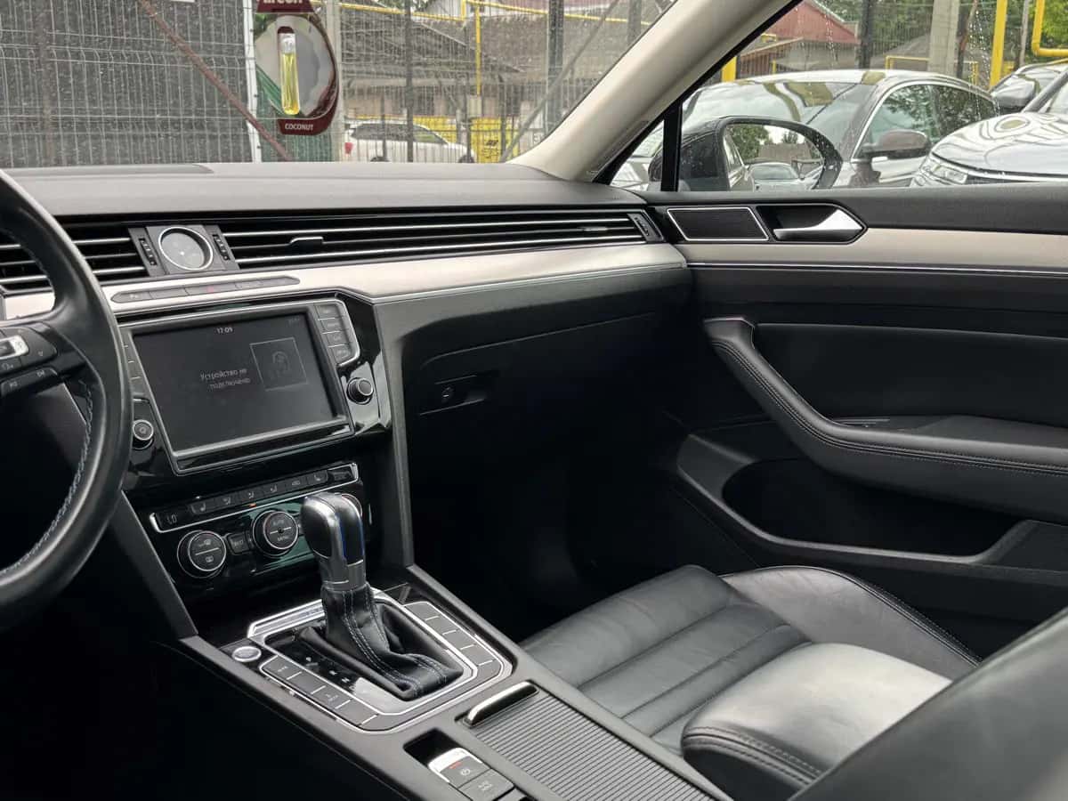 Volkswagen Passat - fotografia 12