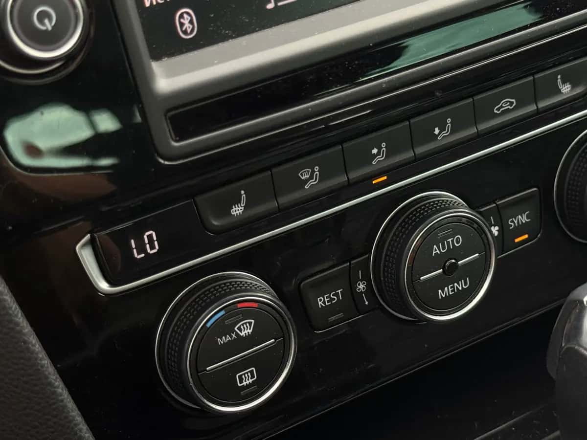 Volkswagen Passat - fotografia 15