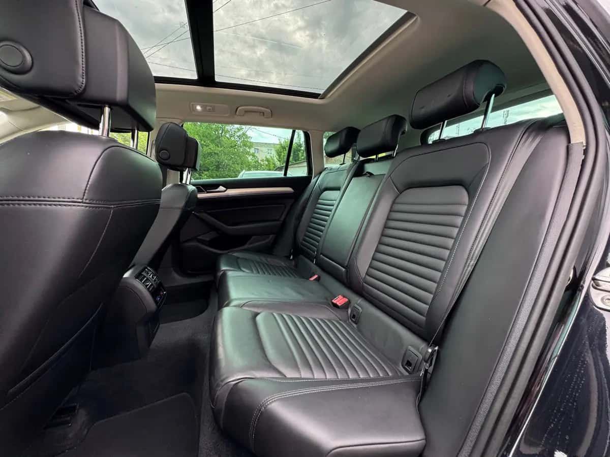 Volkswagen Passat - fotografia 9