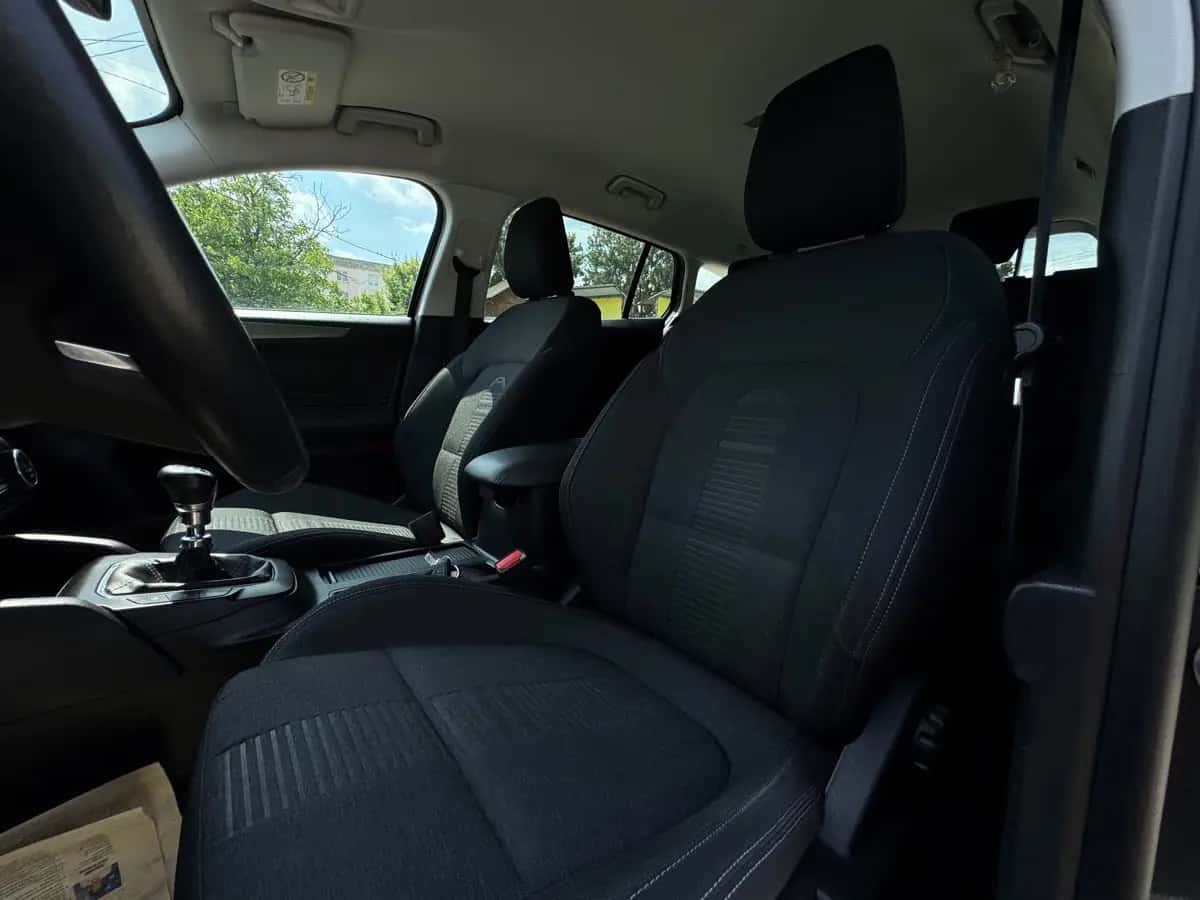 Ford Focus - fotografia 10