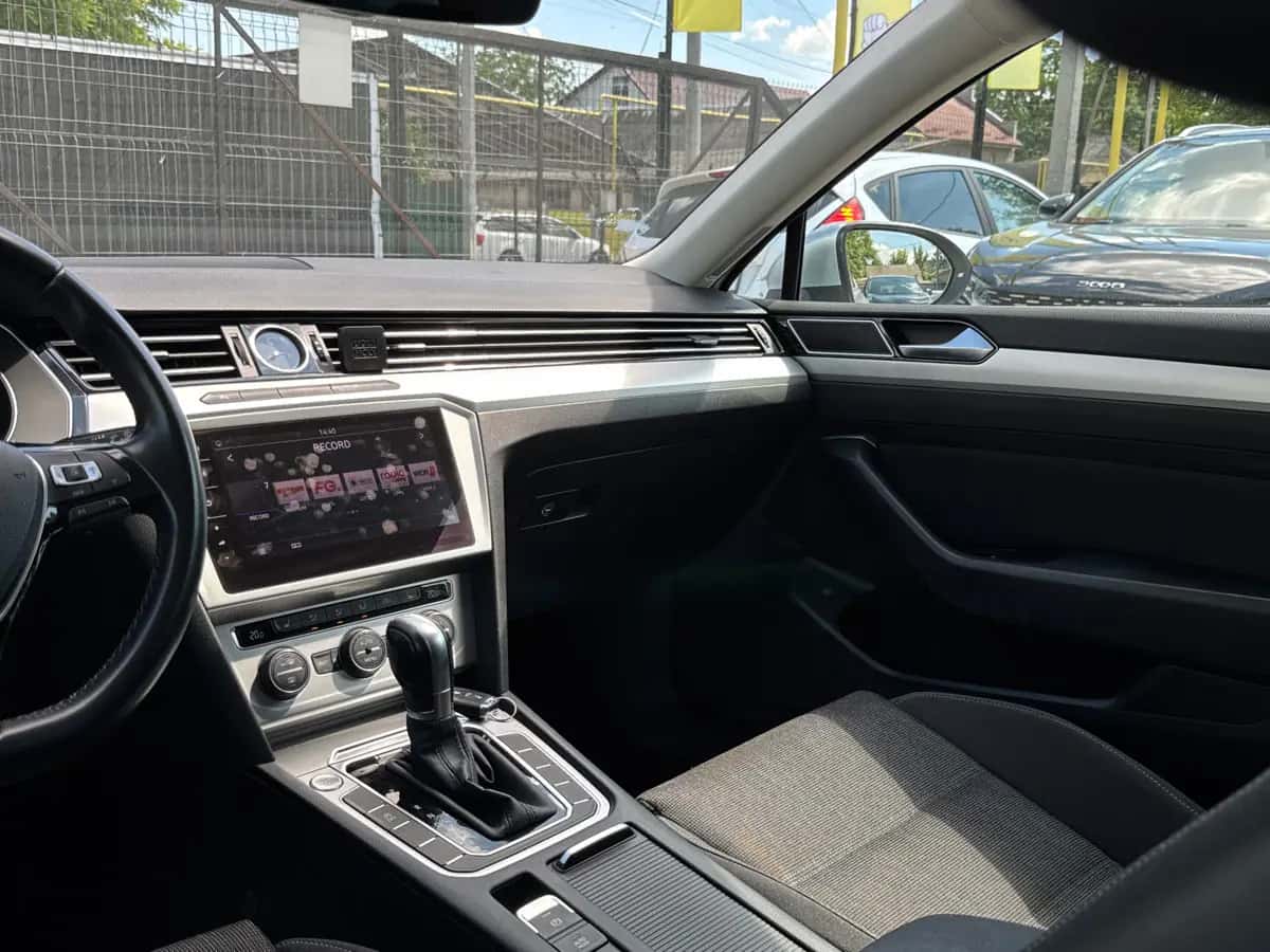 Volkswagen Passat - fotografia 11