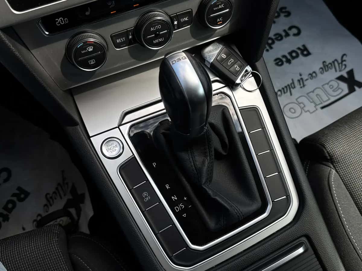 Volkswagen Passat - fotografia 12
