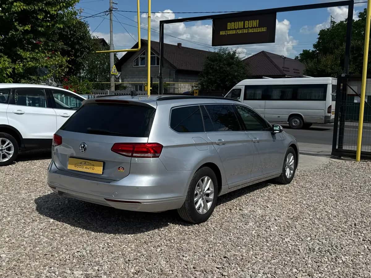 Volkswagen Passat - fotografia 5
