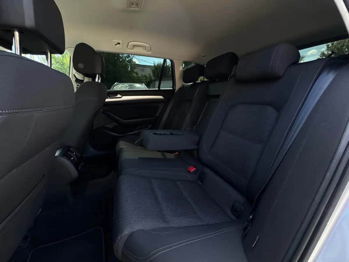 Volkswagen Passat - fotografia 8