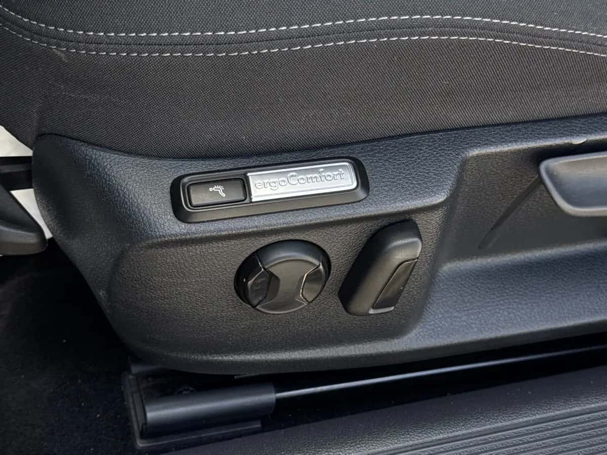 Volkswagen Passat - fotografia 10