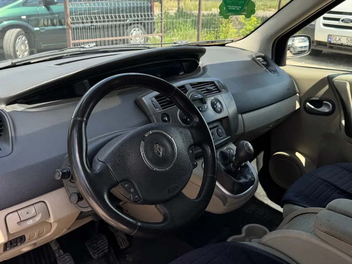 Renault Scenic - fotografia 11