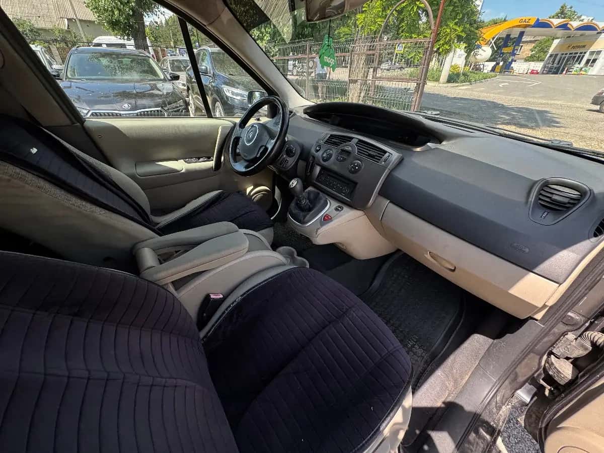 Renault Scenic - fotografia 10