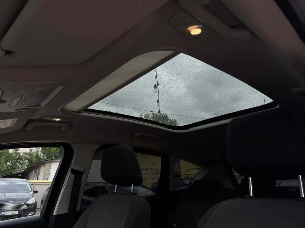 Ford C-Max - fotografia 11