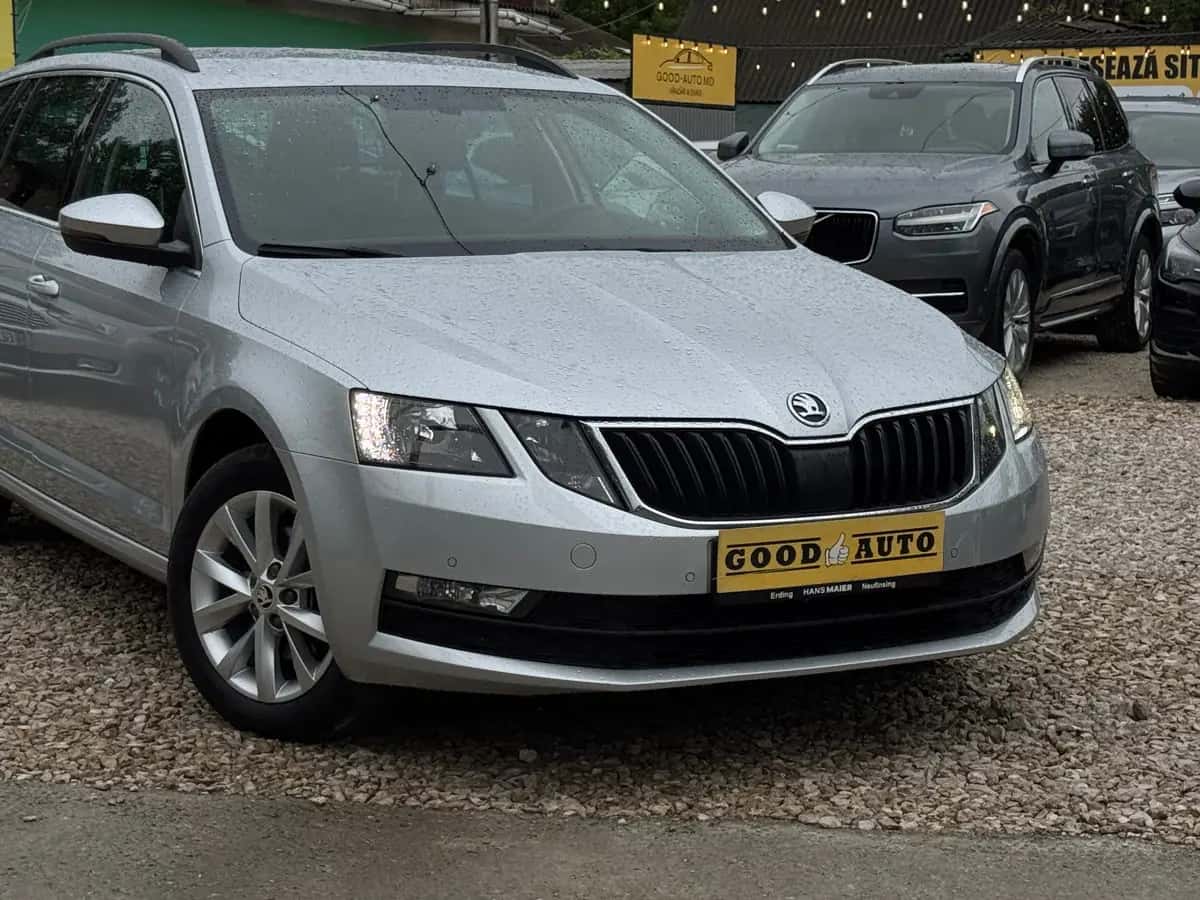 Skoda Octavia - fotografia 2