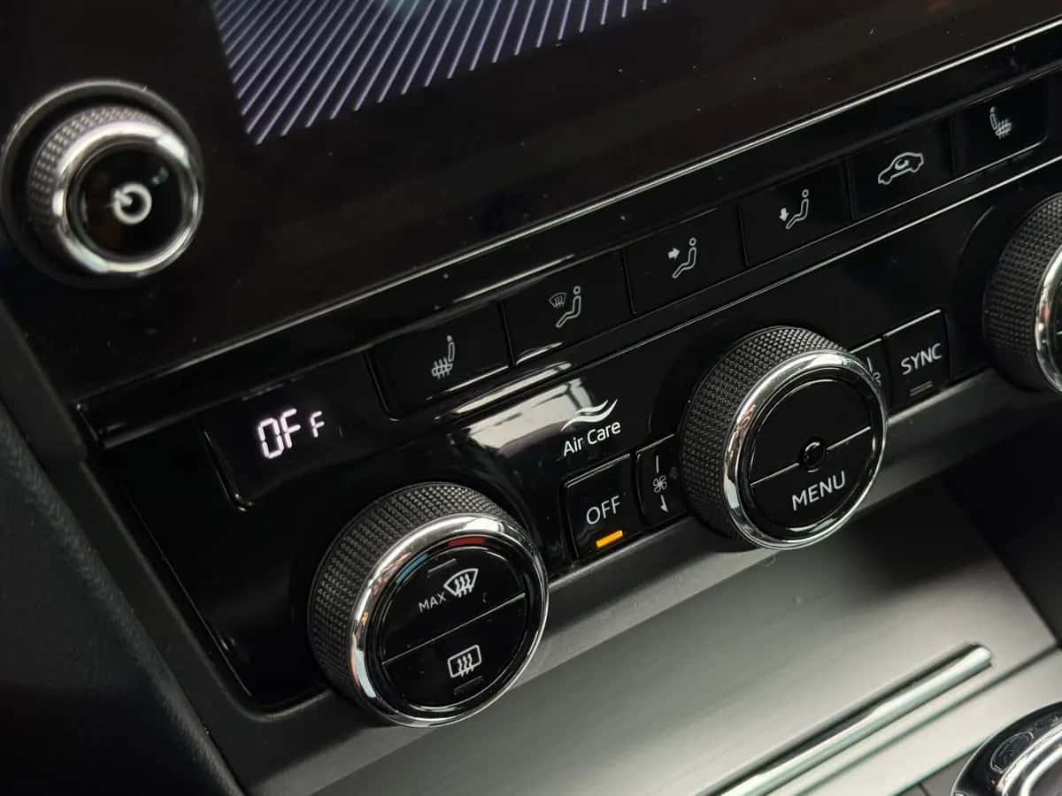 Skoda Octavia - fotografia 12